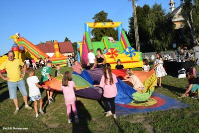 Obchody 100-lecia istnienia jednostki OSP Naruszewo - część oficjalna uroczystości oraz piknik rodzinny