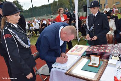 Obchody 100-lecia istnienia jednostki OSP Naruszewo - część oficjalna uroczystości oraz piknik rodzinny