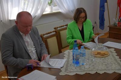 Podpisanie umowy - Budowa drogi gminnej w miejscowości Troski i Skwary, odcinek o długości 410 m