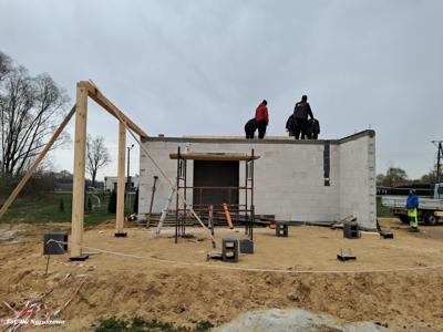 Budowa świetlicy o konstrukcji drewniano-murowanej w Wichorowie (09.04.2025r.)