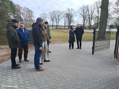 Odbiór końcowy zadania pn. „Renowacja ogrodzenia przy kościele św. Apostołów Piotra i Pawła w Radzyminie (18.03.2025r.)