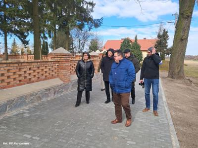 Odbiór końcowy zadania pn. „Renowacja ogrodzenia przy kościele św. Apostołów Piotra i Pawła w Radzyminie (18.03.2025r.)