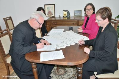 Remont zespołu sakralnego w Naruszewie - podpisanie umowy o udzieleniu dotacji (16.05.2025r.)