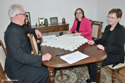 Remont zespołu sakralnego w Naruszewie - podpisanie umowy o udzieleniu dotacji (16.05.2025r.)