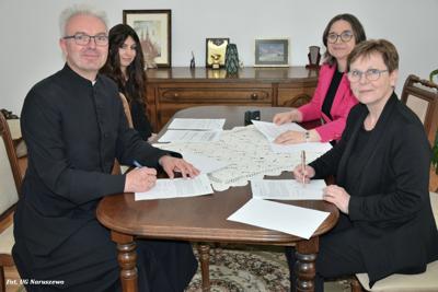 Remont zespołu sakralnego w Naruszewie - podpisanie umowy o udzieleniu dotacji (16.05.2025r.)