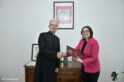 Remont zespołu sakralnego w Naruszewie - podpisanie umowy o udzieleniu dotacji (16.05.2025r.)