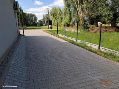 Budowa ogrodzenia przy świetlicy wiejskiej w Postróżu (30.06.2025r.)