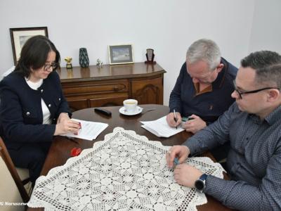 Podpisanie umowy na dofinansowanie zajęć sportowych_07.03.2025r.