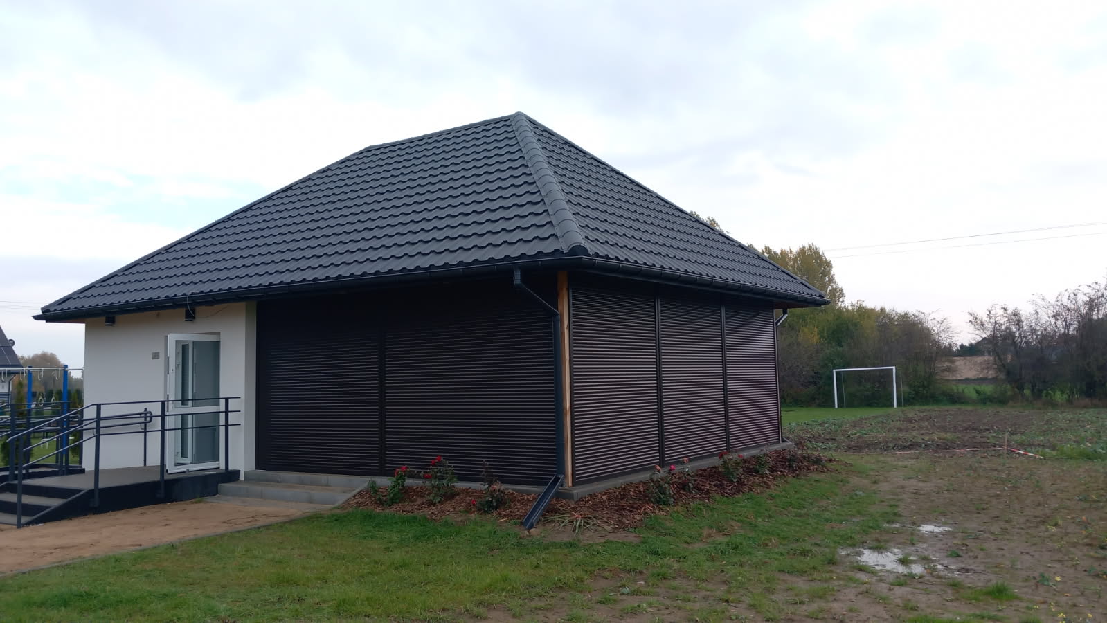 dostawa_i_montaz_rolet_w_swietlicy_wiejskiej_w_wichorowie_23.10_1.jpg [1599x900]