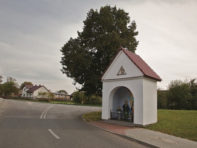 Kapliczka przydrożna z I poł XIX w.