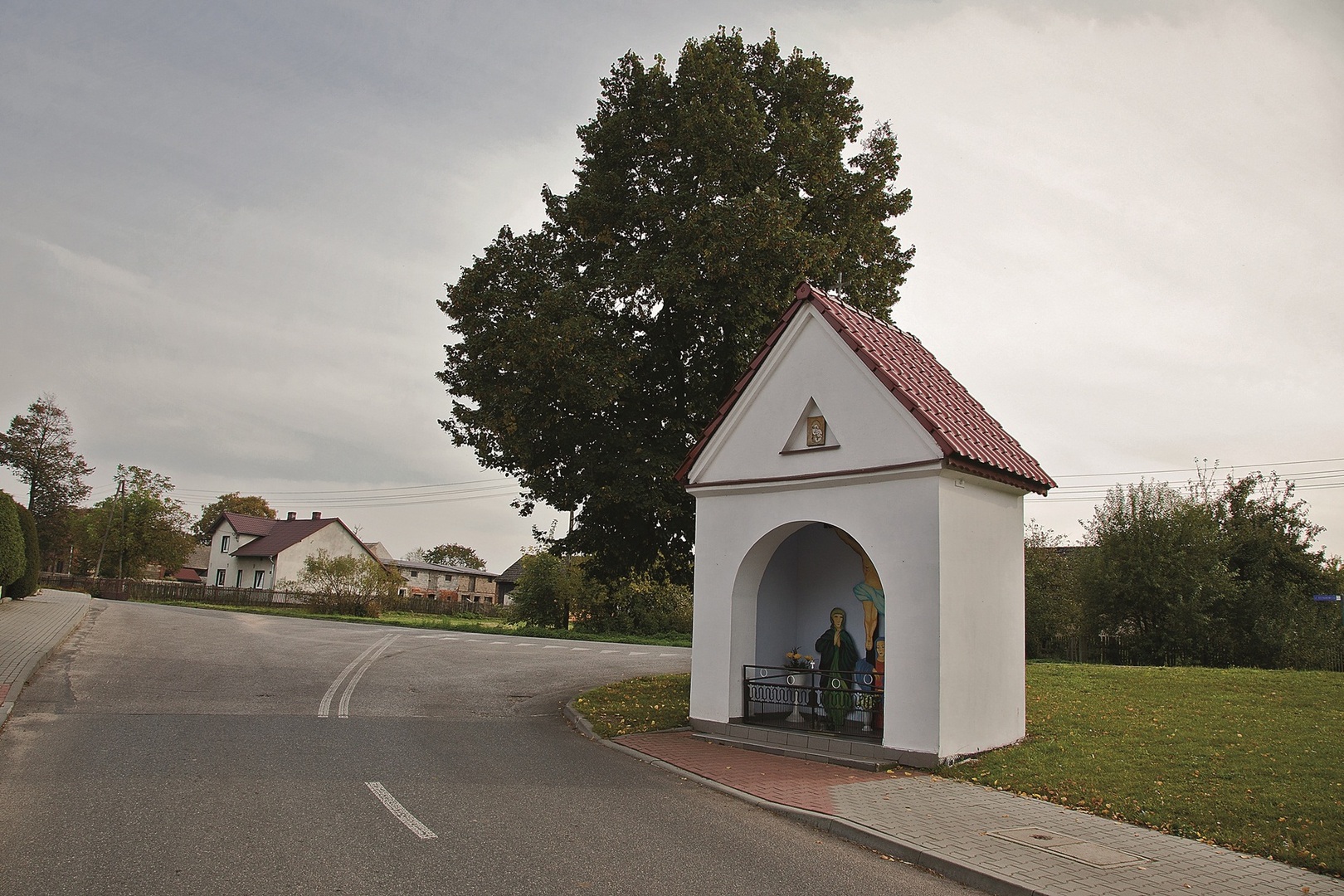 Kapliczka przydrożna z I poł XIX w. 