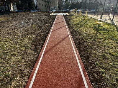 Zdjęcie skoczni w dal z rozbiegiem