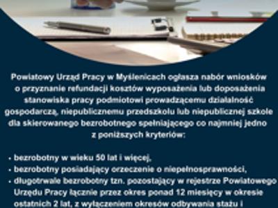 Grafika z uściskiem dłoni i dokumentami. PUP Myślenice ogłasza nabór wniosków o refundację doposażenia stanowisk pracy. Logotypy na dole.