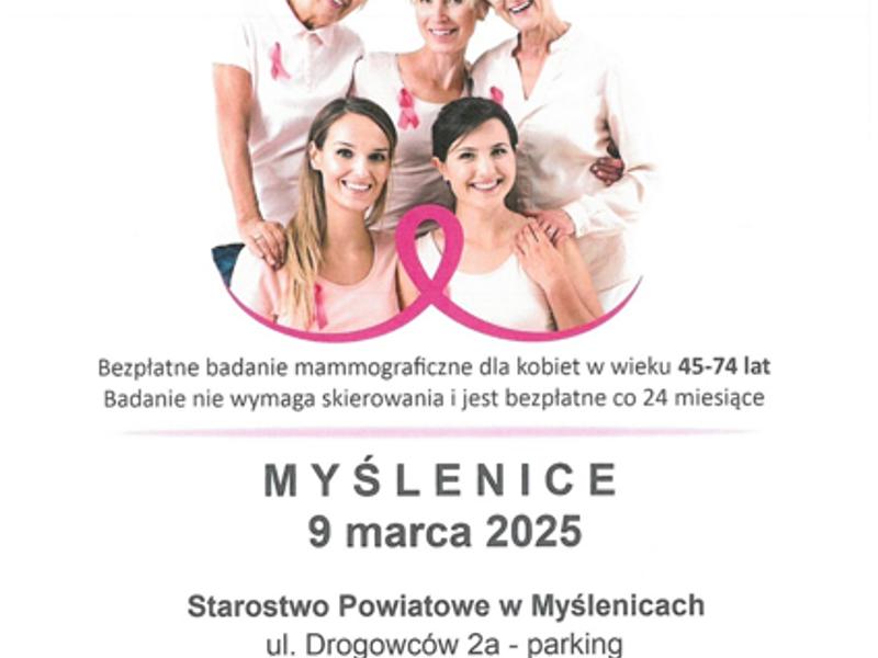 Plakat o bezpłatnej mammografii. Białe tło, różowe akcenty, zdjęcie uśmiechniętych kobiet z różową wstążką, data, miejsce i dane kontaktowe.