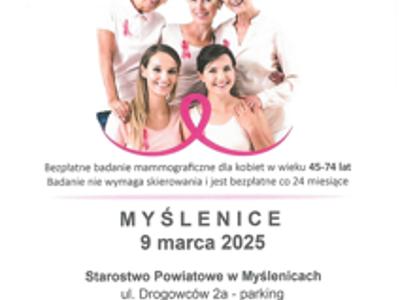 Plakat o bezpłatnej mammografii. Białe tło, różowe akcenty, zdjęcie uśmiechniętych kobiet z różową wstążką, data, miejsce i dane kontaktowe.