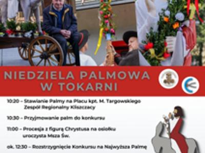 Grafika promująca Niedzielę Palmową w Tokarni z programem wydarzenia, zdjęciami figurki Chrystusa i kolorowych palm.