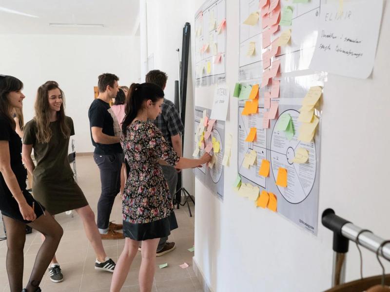 Zdjęcie przedstawia uczestników projektu Shaker Małopolska - Startup Academy