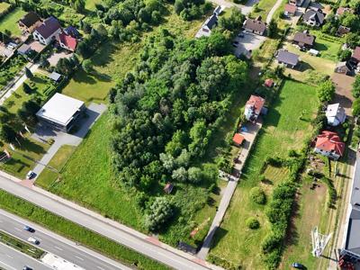 Widok z lotu ptaka na teren w Myślenicach przekazany pod budowę nowej siedziby Komendy Powiatowej Policji.