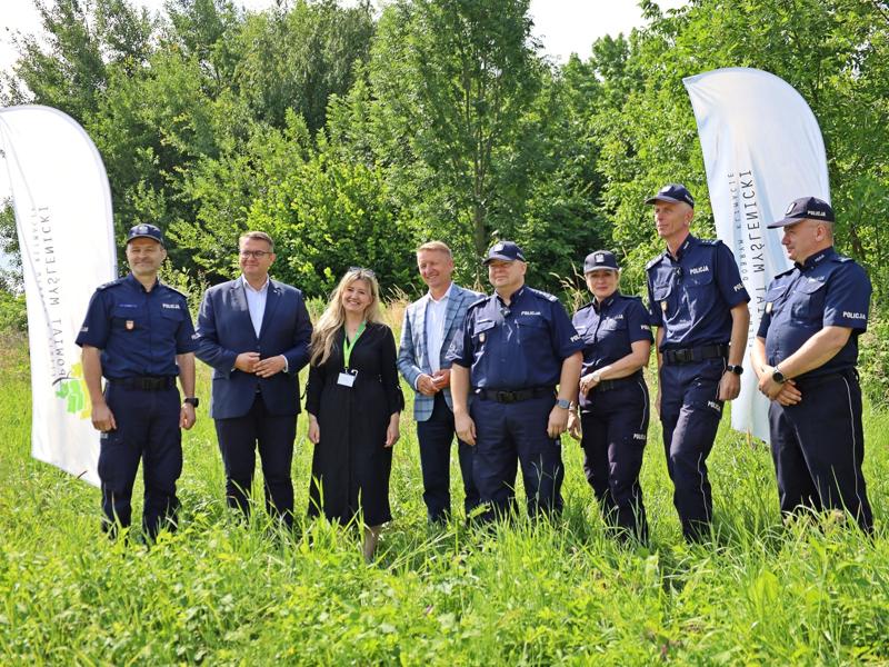 Na zdjęciu: przedstawiciele władz miasta, powiatu oraz Policji wojewódzkiej i powiatowej.
