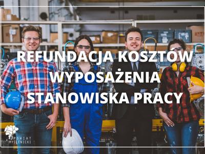 Grafika informacyjna z hasłem „Refundacja kosztów wyposażenia stanowiska pracy”, na zdjęciu grupa młodych osób w odzieży roboczej i formalnej.