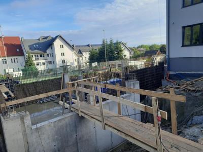 Betonowe i zbrojone mury fundamentów 
