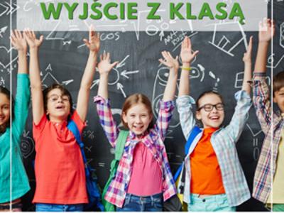 Na zdjęciu widoczne są dzieci oraz logotypy Powiatu Myślenickiego i Ministerstwa.