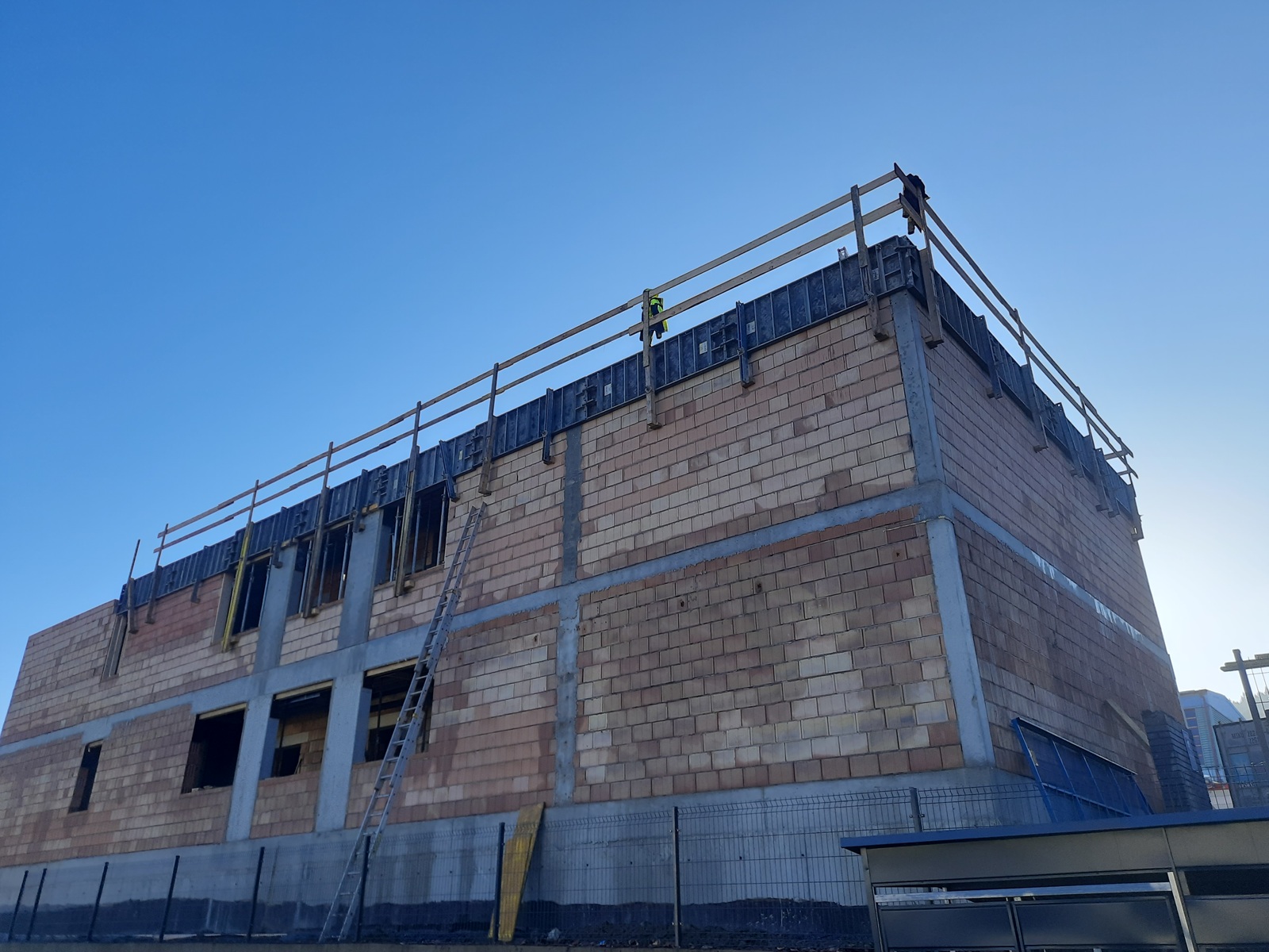 Powstające mury budynku