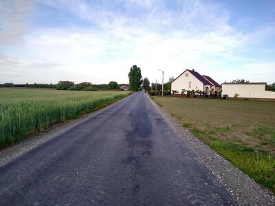Zdjęcie przebudowanej drogi w miejscowości Dąb.