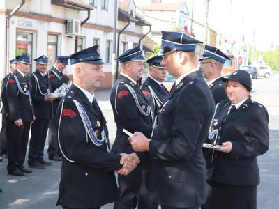 Odznaczenie zasłużonych druhów i druhen strażaków.