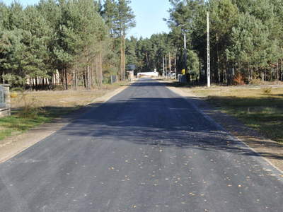 Budowa drogi gminnej na osiedlu Sieraków łącząca drogę powiatową nr 1069R z drogą wojewódzką nr 858  na odcinku o długości 664 mb