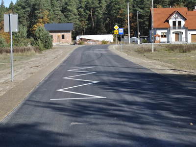 Budowa drogi gminnej na osiedlu Sieraków łącząca drogę powiatową nr 1069R z drogą wojewódzką nr 858  na odcinku o długości 664 mb