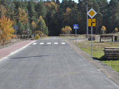 Budowa drogi gminnej na osiedlu Sieraków łącząca drogę powiatową nr 1069R z drogą wojewódzką nr 858  na odcinku o długości 664 mb