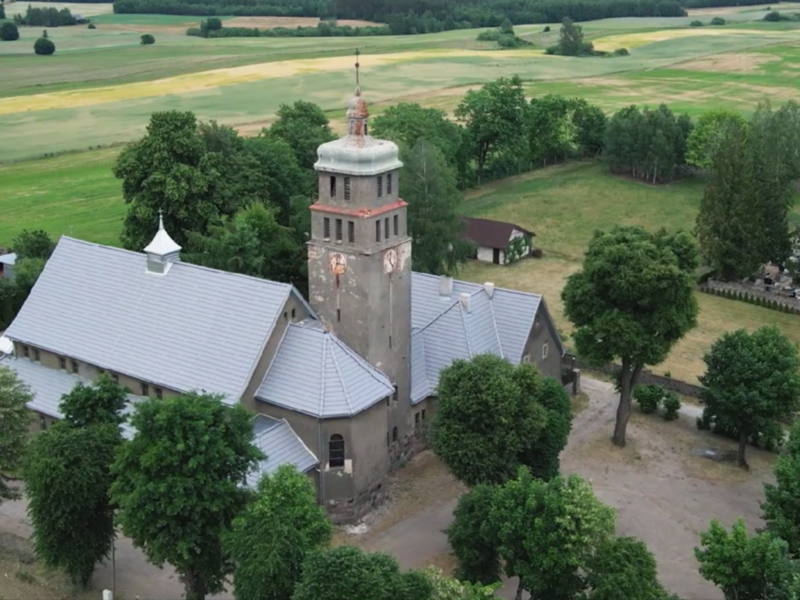 Kościół parafialny w Piecach