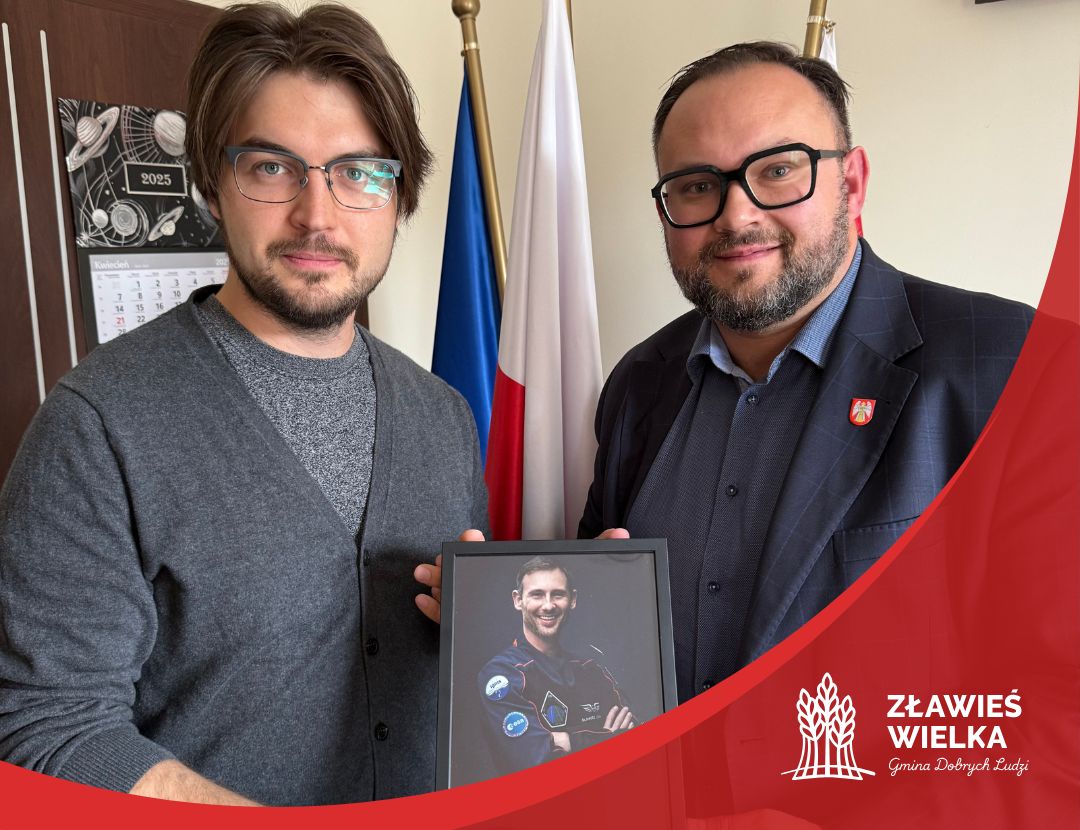 Szymon Żywica i Marcin Swaczyna ze zdjęciem Sławosza Uznańskiego-Wiśniewskiego