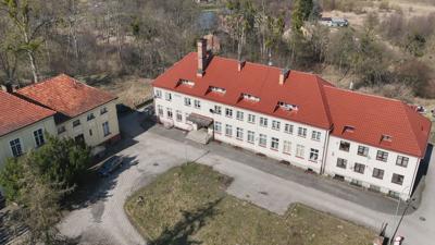 Budynek komunalny w Kamienicy. W budynku mieści się świetlica wiejska oraz lokale mieszkalne.