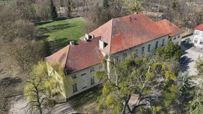 Zabytkowy pałac w Kamienicy
