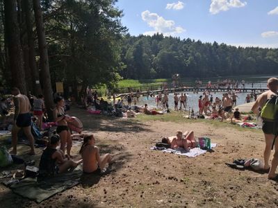 Plaża nad jeziorem Średniak w Gostycynie