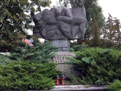 Pomnik w hołdzie ofiarom II wojny światowej w Gostycynie