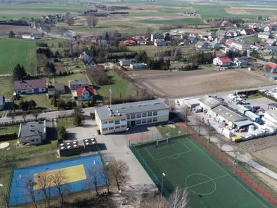 Szkoła Podstawowa w Pruszczu i boiska ze sztuczną nawierzchnią typu ORLIK