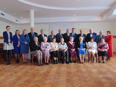 W dniu 18 listopada 2016r. w Budynku przy ulicy Słonecznej 4 w Gostycynie odbyła się uroczystość jubileuszowa Złotych Godów. Wśród małżeństw świętujących rocznicę jakże pięknego jubileuszu znaleźli się Państwo:

1) Lidia i Roman Górni

2) Ludmiła i Włodzimierz Święciccy

3) Henryka i Kazimierz Kamińscy

4) Jadwiga i Jan Juszczyk

5) Teresa i Stanisław Wilkońscy

6) Alina i Roman Skałeccy

7) Janina i Henryk Góreccy

8) Jadwiga i Jan Lipscy