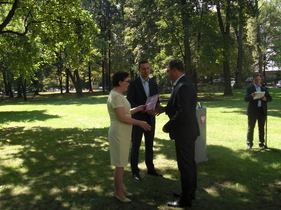 odbior_promesy_do_pani_premier_ewy_kopacz_na_strone.jpg [960x720]