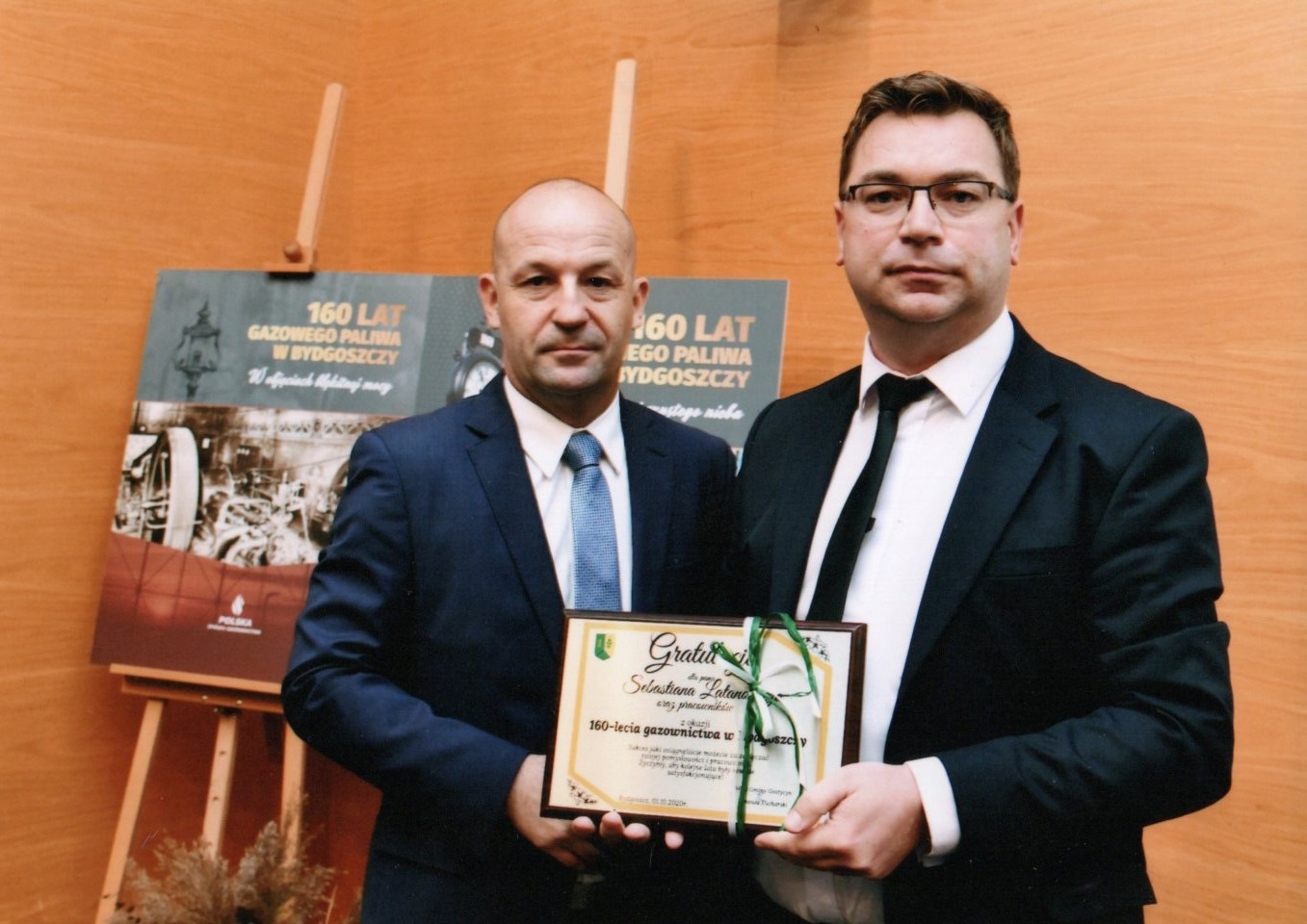 Na zdjęciu: od lewej Sebastian Latanowicz - Dyrektor Oddziału Polskich Sieci Gazowych w Bydgoszczy oraz Ireneusz Kucharski - Wójt Gminy Gostycyn.