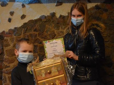 Na zdjęciu nagrodę odbiera Szymon Szeffs.