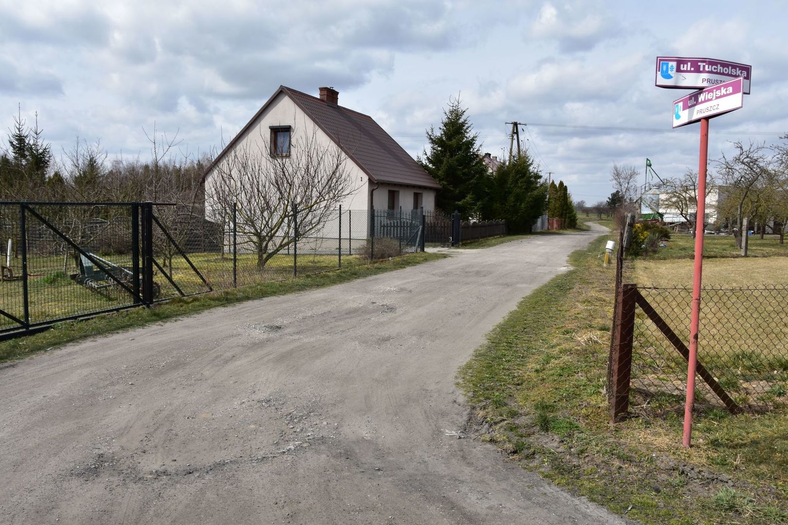 Ulica Wiejska w Pruszczu - jedna z ośmiu dróg planowanych do przebudowy.