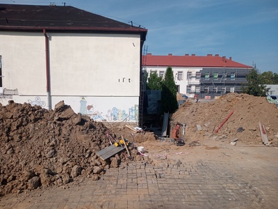 Remont na terenie Szkoły Podstawowej w Gostycynie.