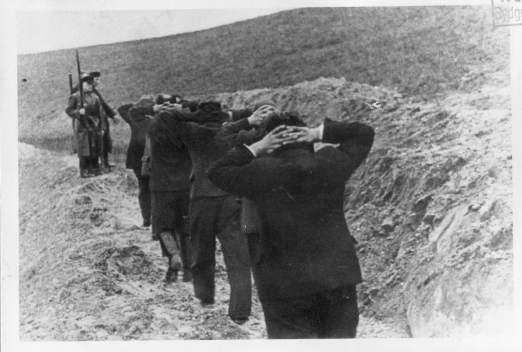 nauczycieleprowadzeninarozstrzelanie011