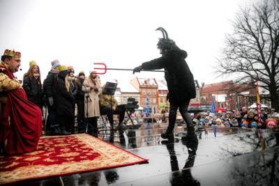 Tradycyjnie ulicami Starogardu Gdańskiego przeszedł Orszak Trzech Króli, który w tym roku zgromadził licznych mieszkańców i gości.