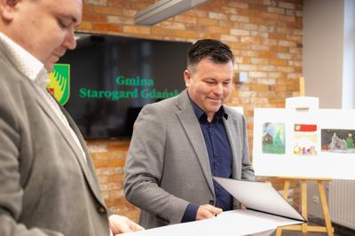 Zdjęcia przedstawiają laureatów konkursu plastycznego.