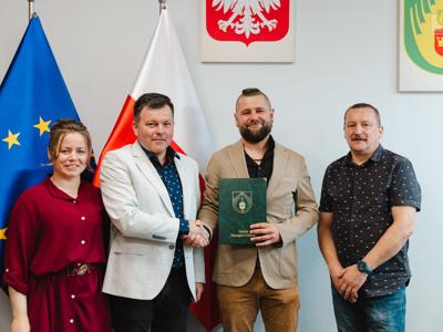 Umowa podpisana – rusza projekt budowy ulic w Rywałdzie i Kokoszkowach!