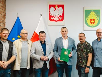 Umowa podpisana – rusza projekt: „Przebudowa budynku Szkoły Podstawowej w Brzeźnie Wielkim na potrzeby przedszkola”